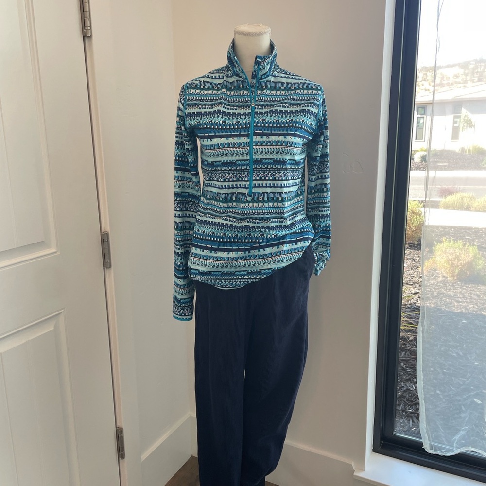 Nike Pro Dri Fit Blue Women’s 3/4 Zip Activewear. Great look on course! EUC